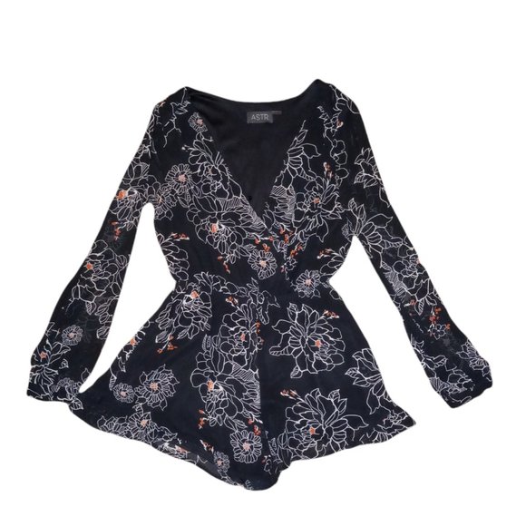 ⭐ ASTR the Label Black Floral Long Sleeve Romper - Picture 3 of 3
